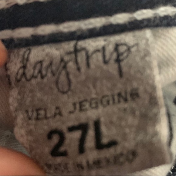 ❤️SALE❤️ VELA DAYTRIP DARK WASH JEANS /JEGGINGS SIZE 27L - Picture 4 of 9